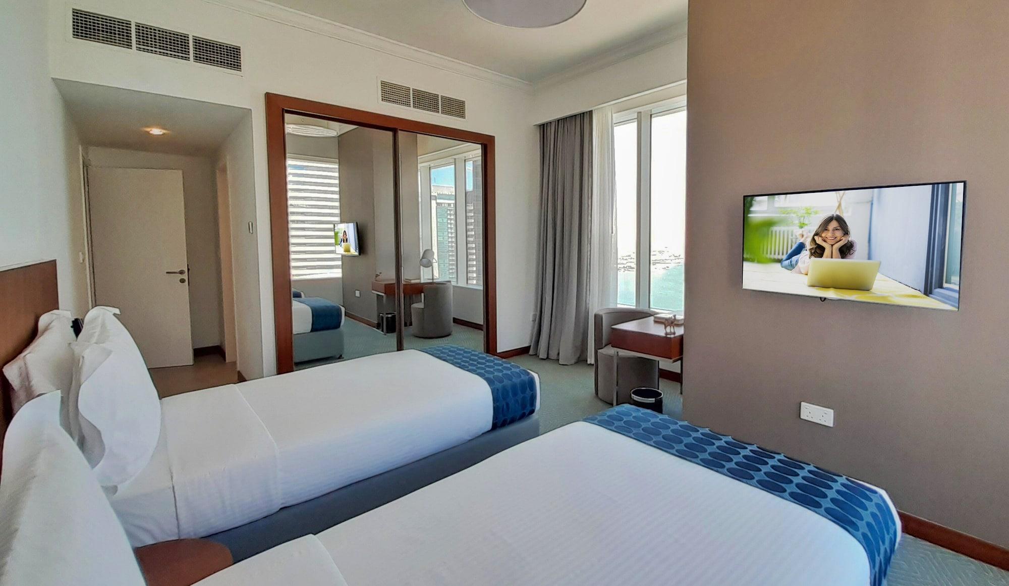 Somerset West Bay Doha Eksteriør bilde A bedroom at the hotel