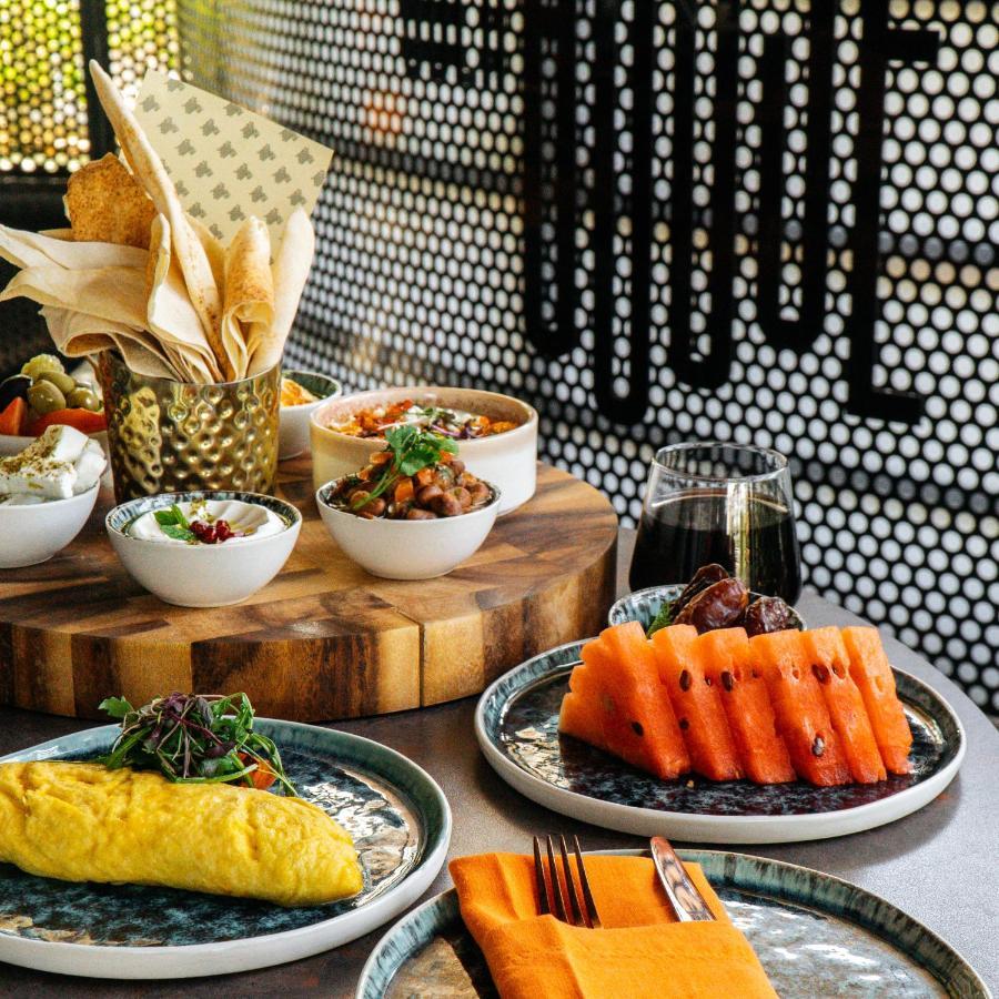 Somerset West Bay Doha Eksteriør bilde A selection of dishes at the restaurant