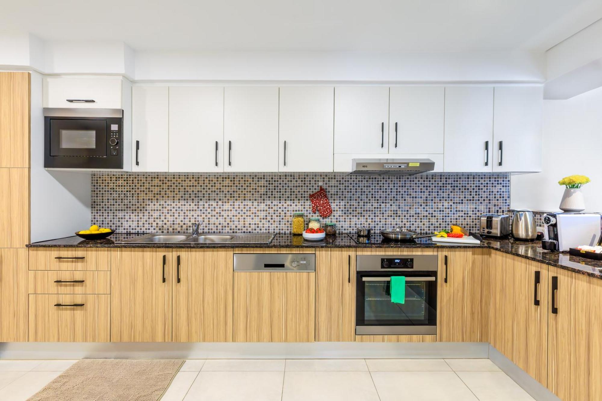 Somerset West Bay Doha Eksteriør bilde A modern Australian kitchen