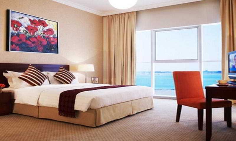 Somerset West Bay Doha Eksteriør bilde A bedroom at the hotel
