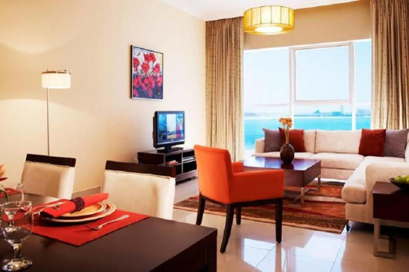 Somerset West Bay Doha Eksteriør bilde A living room in a typical apartment